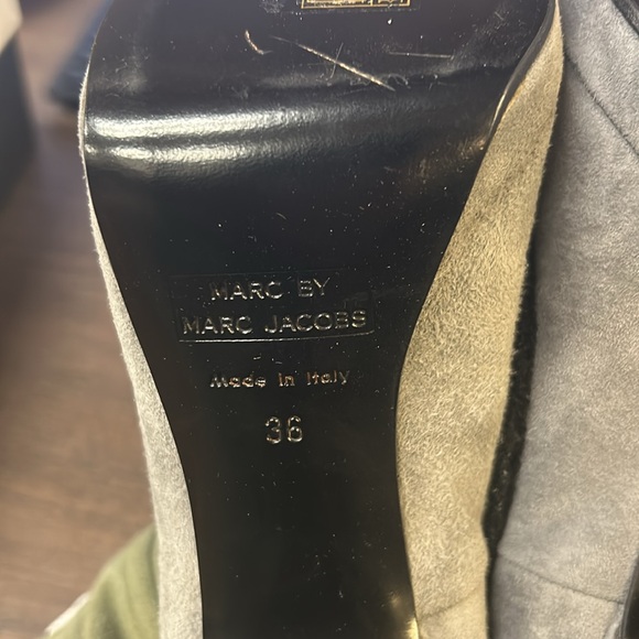 Marc by Marc Jacobs Suede Grey Heels - Picture 6 of 6